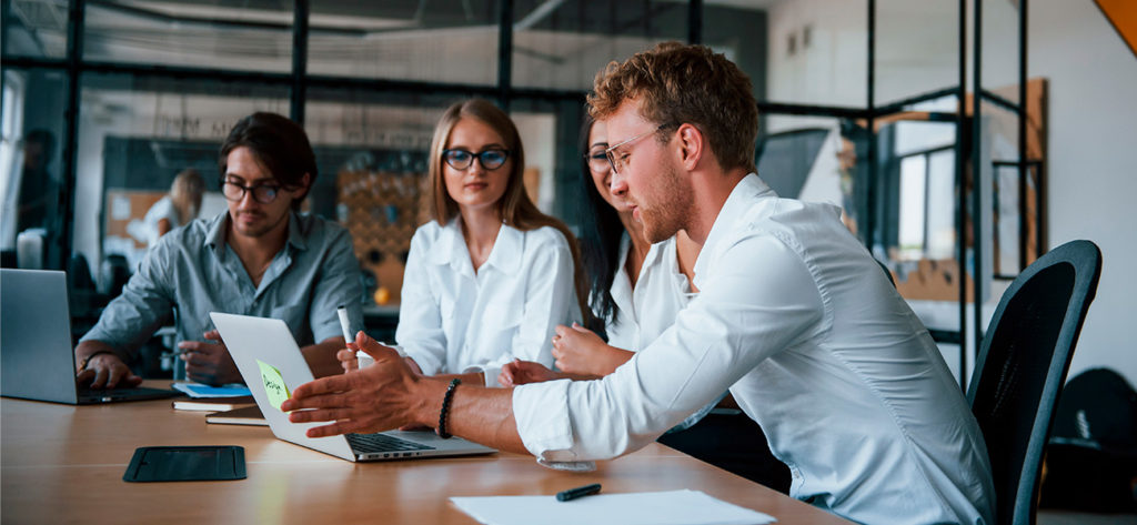 Como a auditoria interna melhora o atendimento ao cliente?