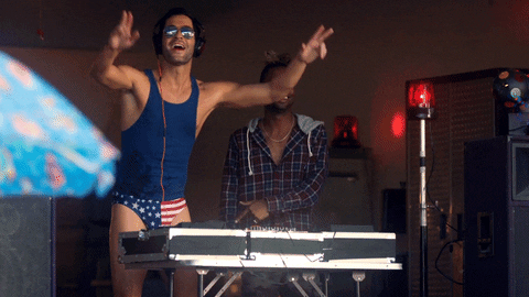 Gif Lúcifer festejando.