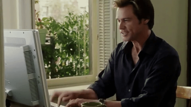 Gif ator Jim Carrey digitando rapidamente. Solução de help desk na nuvem.