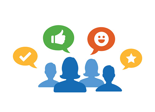 Ilustração de várias pessoas e acima delas balões de fala com: sinal de verificado, mão fazendo like, emoji sorridente, estrela. Solução de help desk na nuvem para todos.