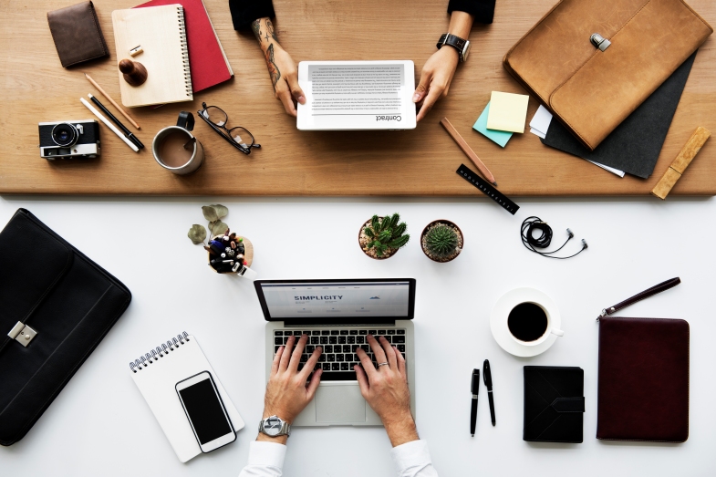 Foto escritório versus Home Office.